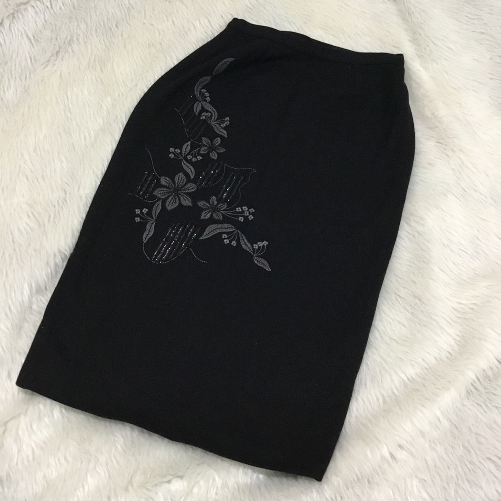 Dolce and gabbana Black Embellished skirt size 28